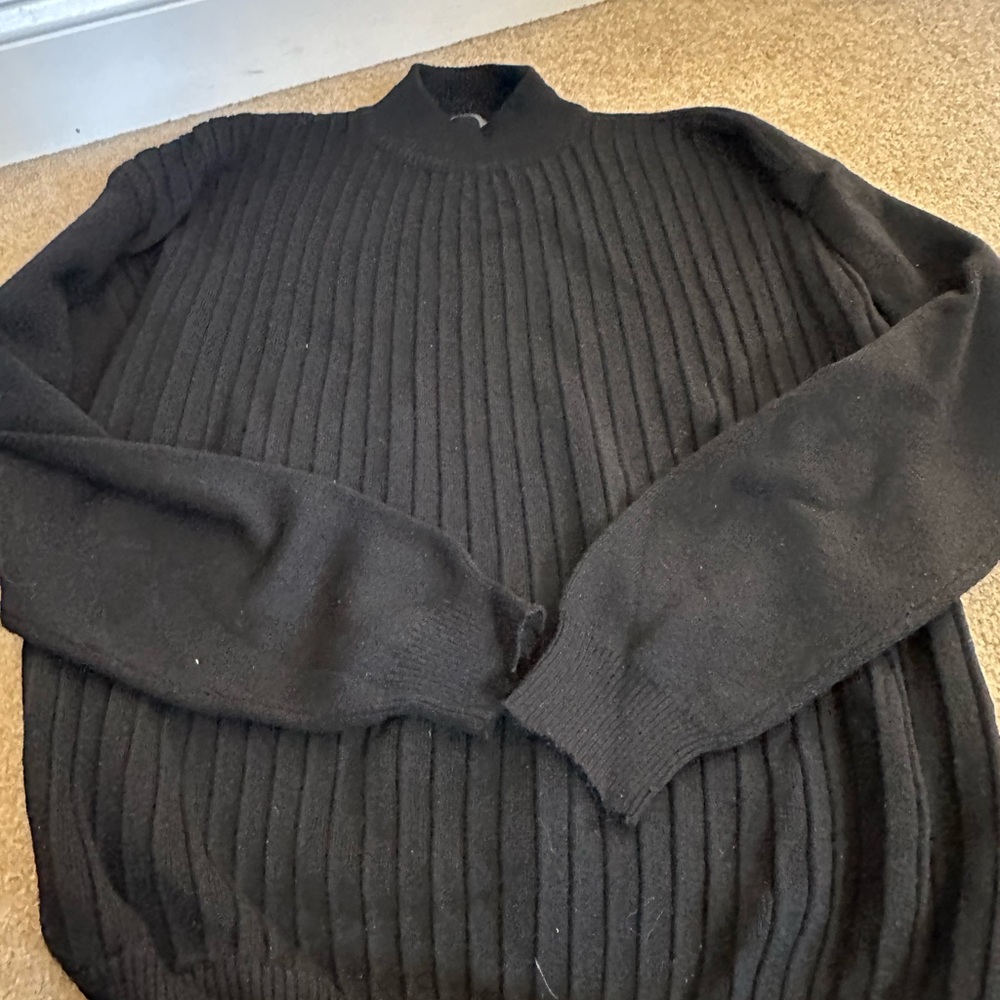 Yes Mende black sweater size large